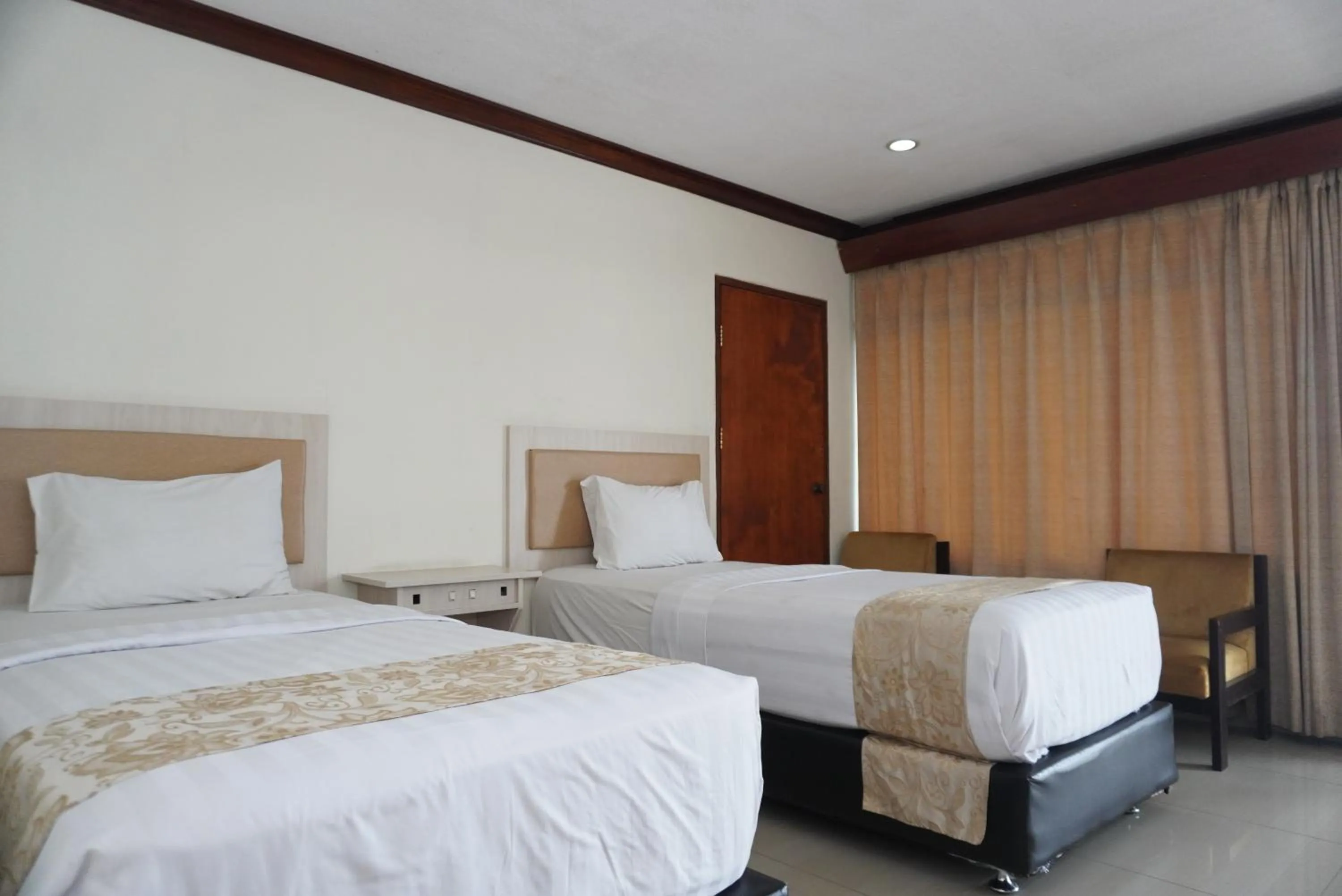 Superior Twin Room in Siantar Hotel Parapat