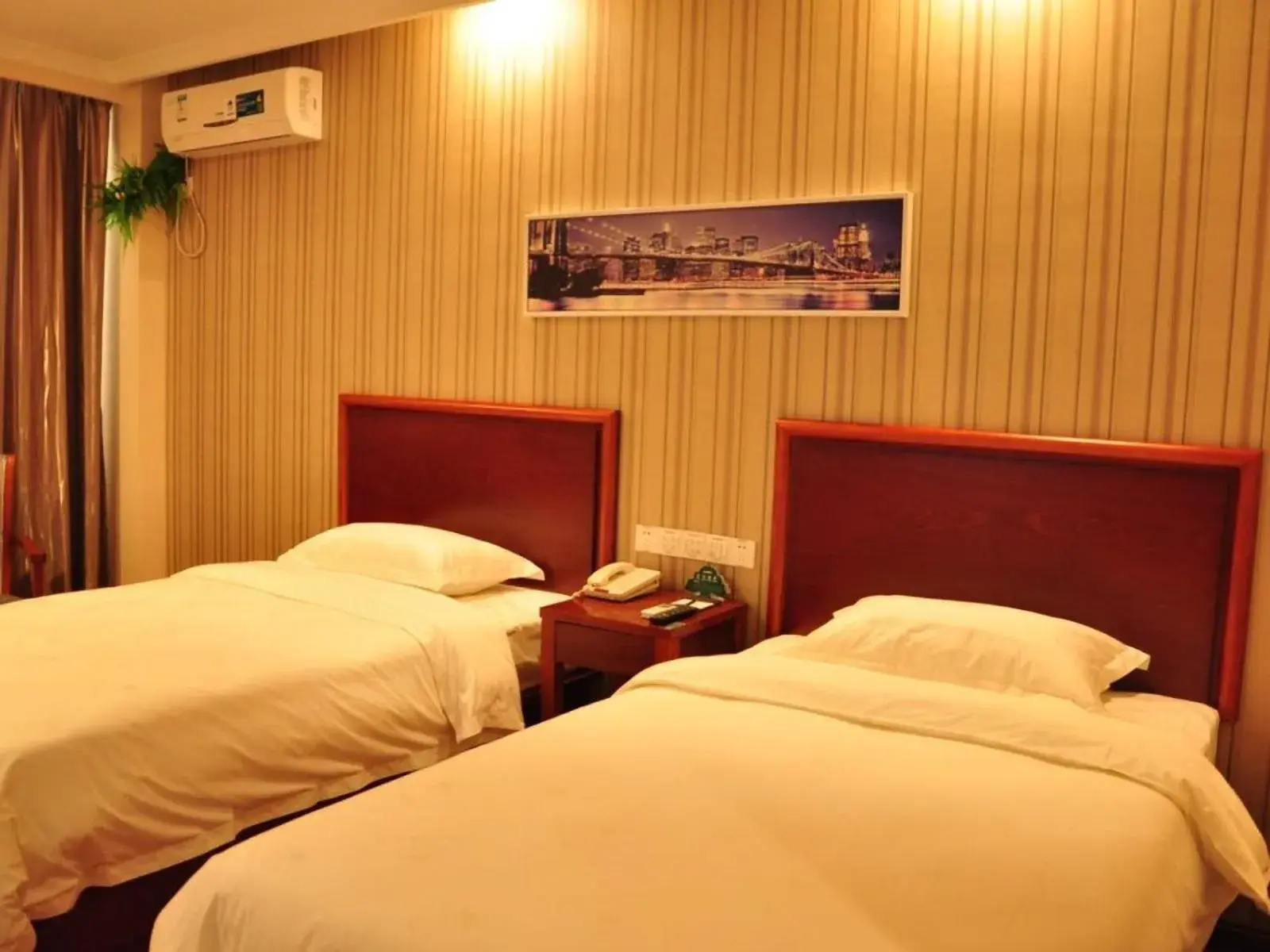 Bed in GreenTree Inn HeNan HeBi HengShan Road Business Hotel Bed in GreenTree Inn HeNan HeBi HengShan Road Business Hotel