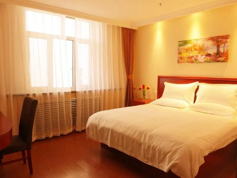 Bed in GreenTree Inn Inner Mongolia Chifeng Linxi Ronglin Homeland Express Hotel