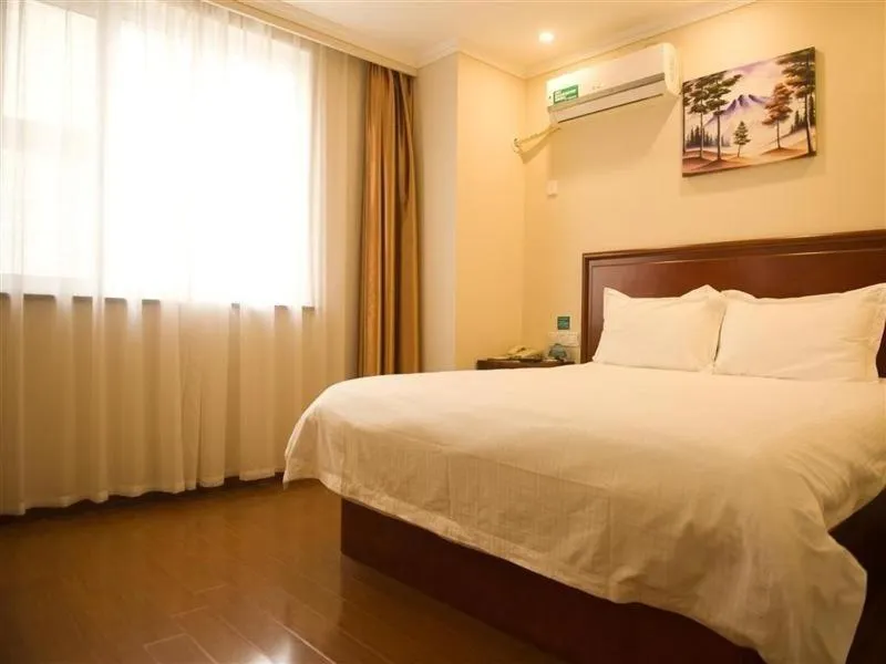 Bed in GreenTree Inn ZiBo LiuQuan Road Wal-Mart Square Express Hotel