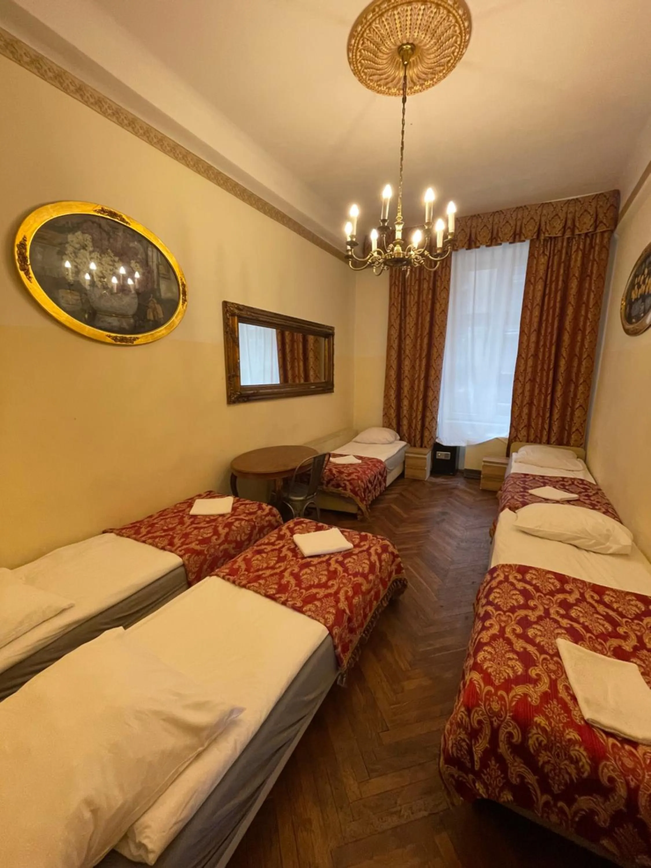 Photo of the whole room in Metropolitan Apartments