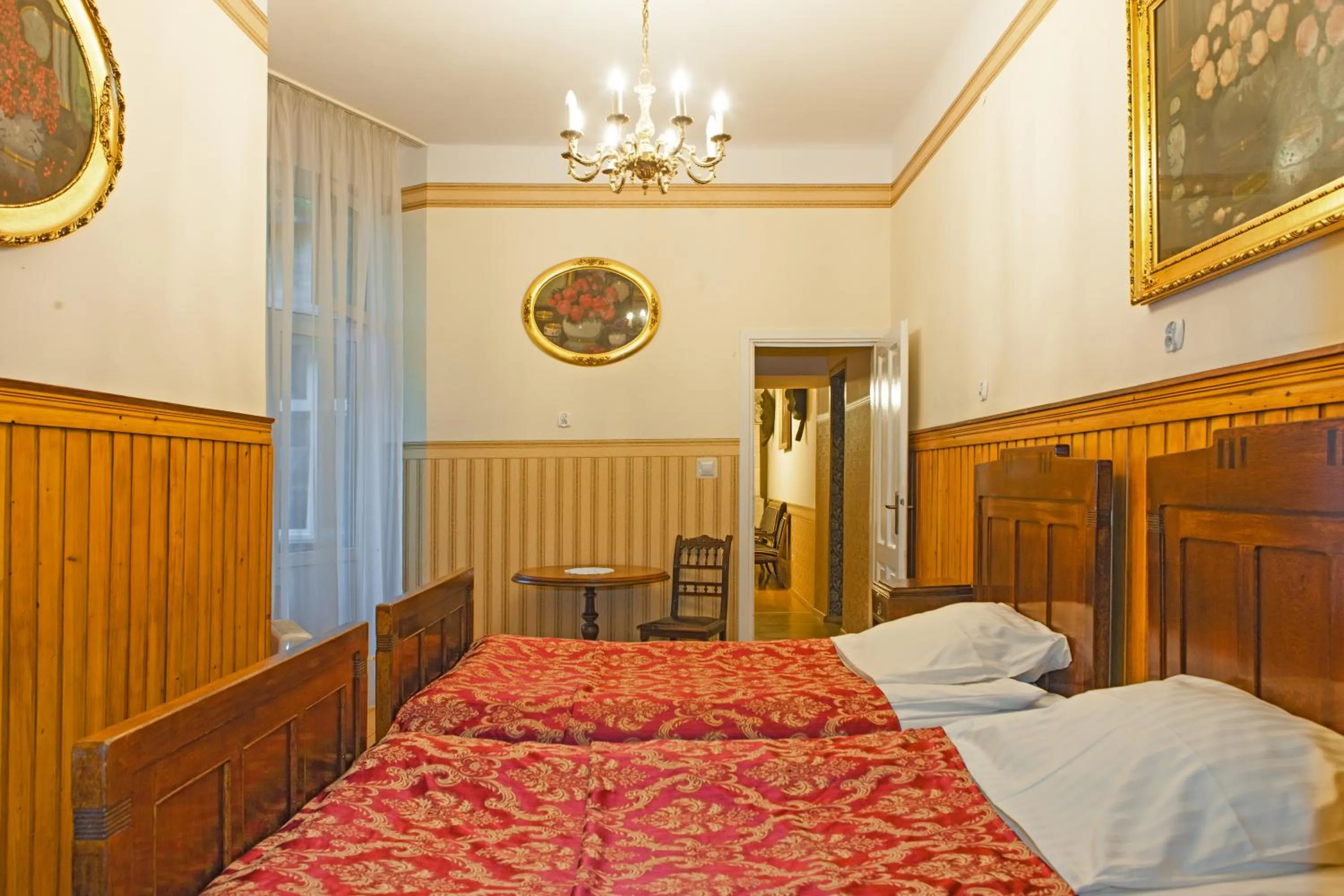 Photo of the whole room in Metropolitan Apartments