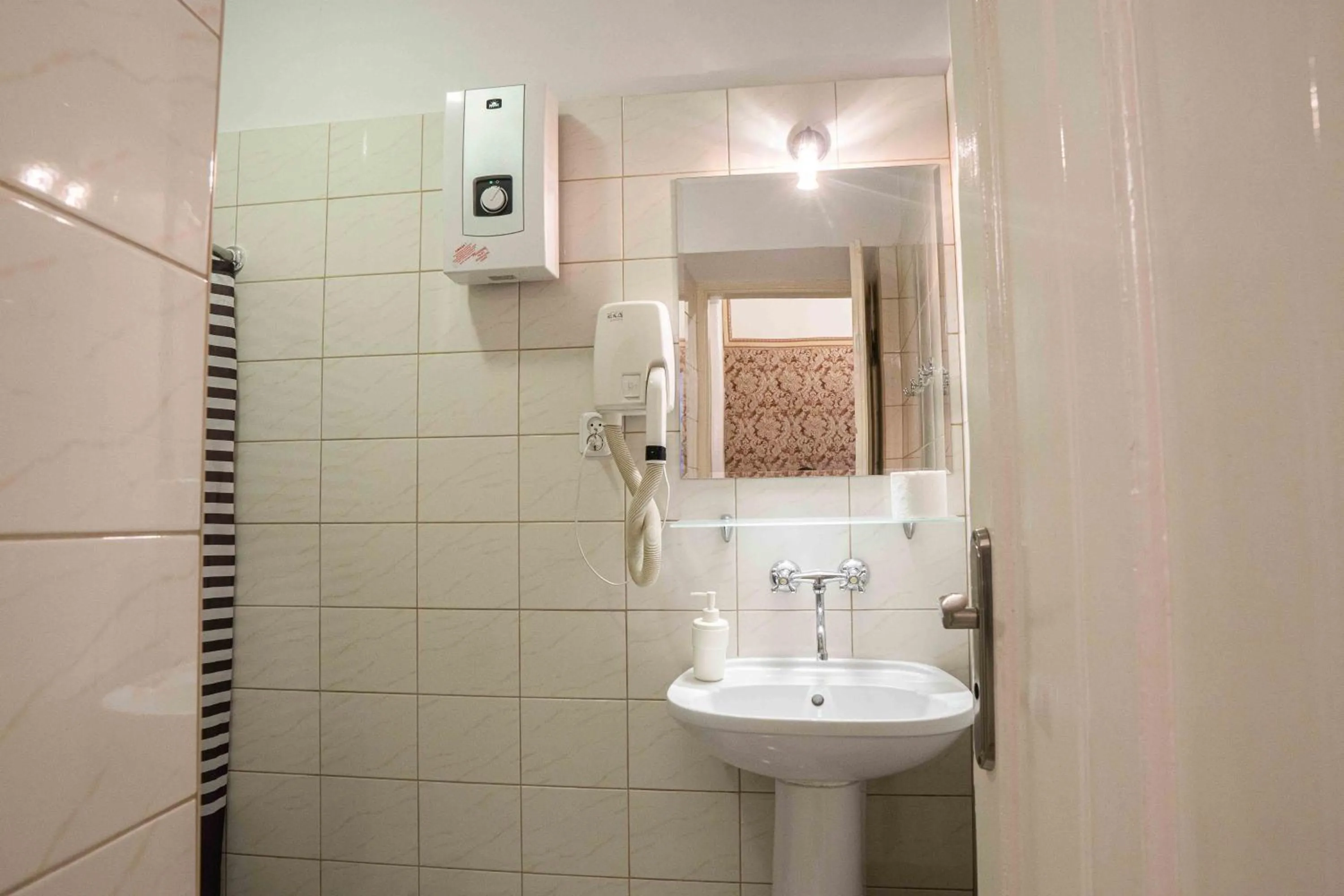Bathroom in Metropolitan Apartments