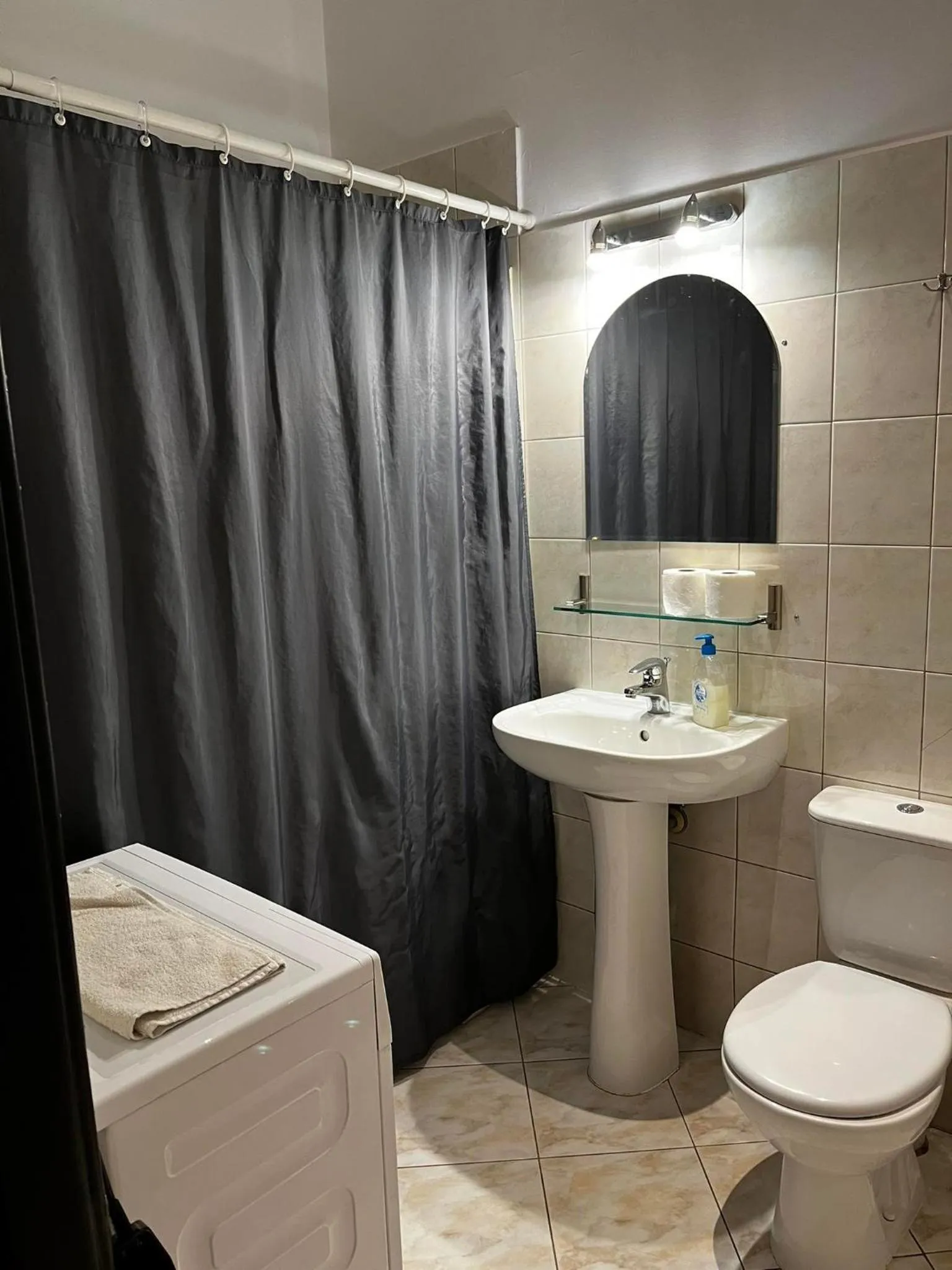Bathroom in Metropolitan Apartments