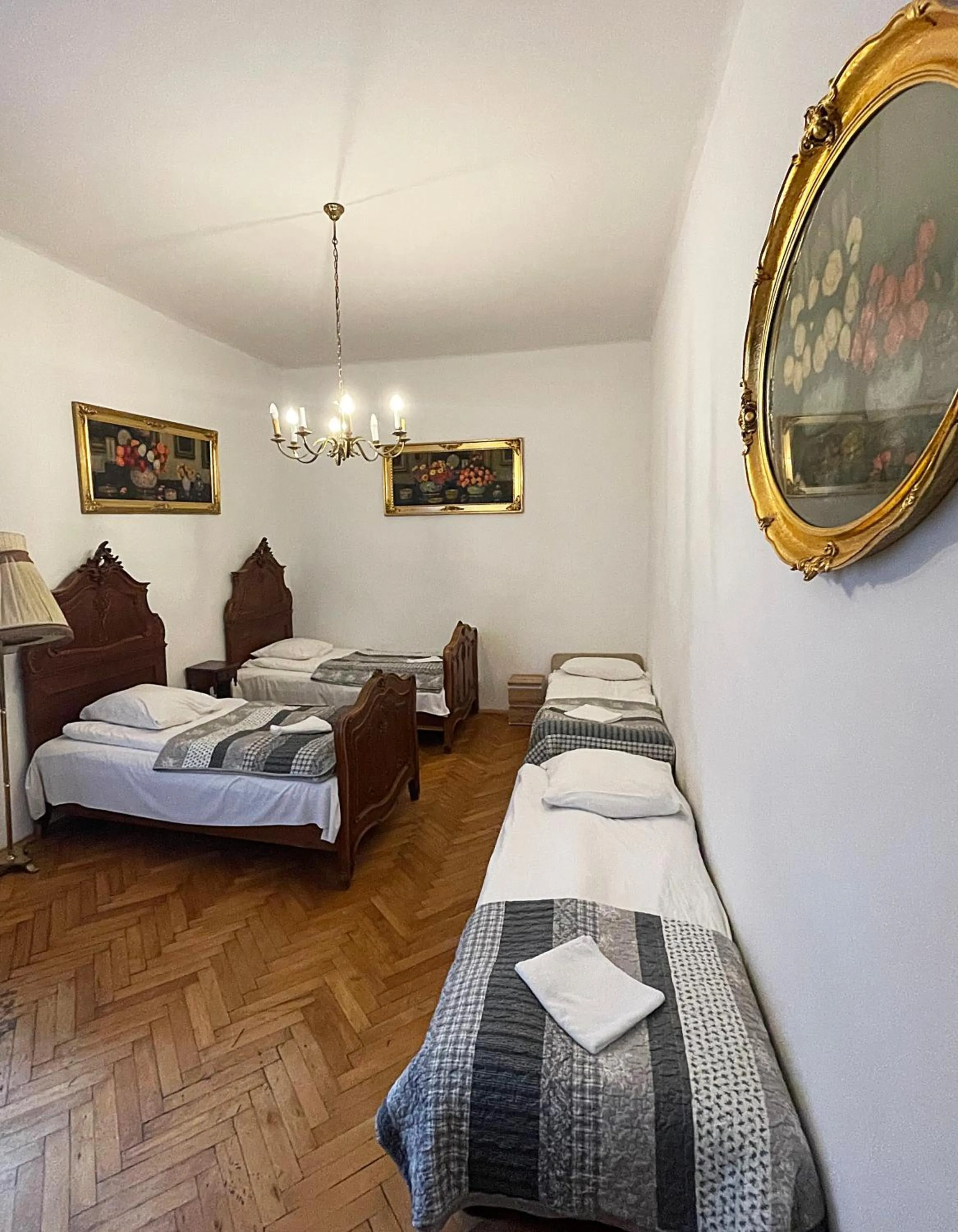 Photo of the whole room in Metropolitan Apartments