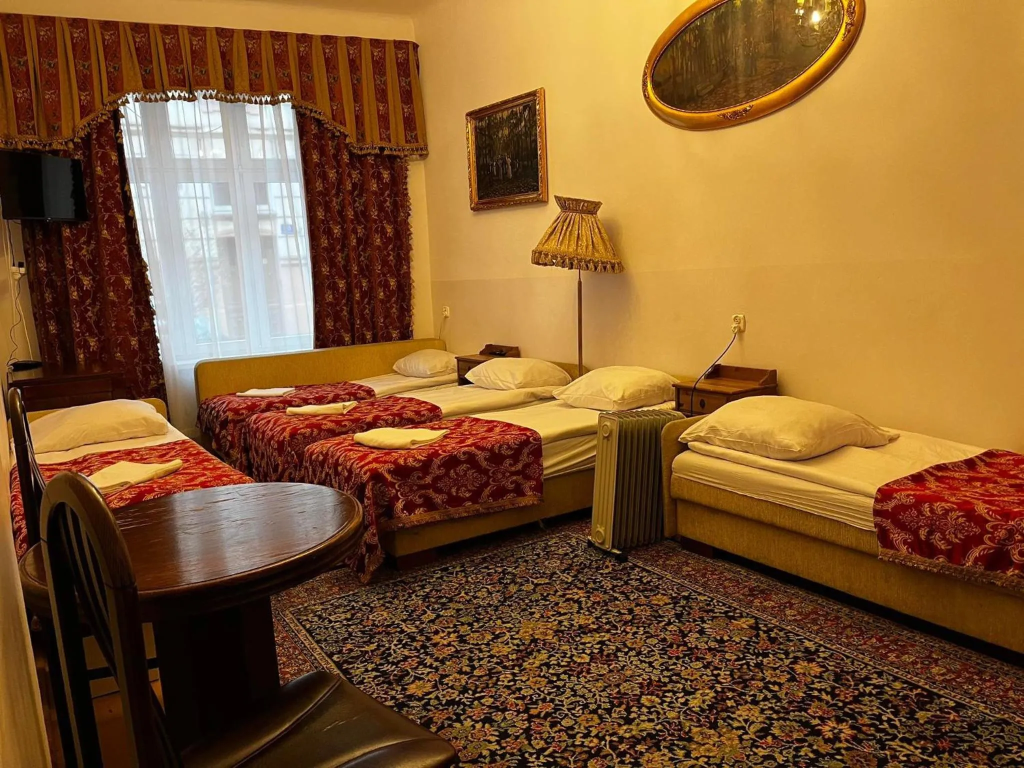 Photo of the whole room in Metropolitan Apartments