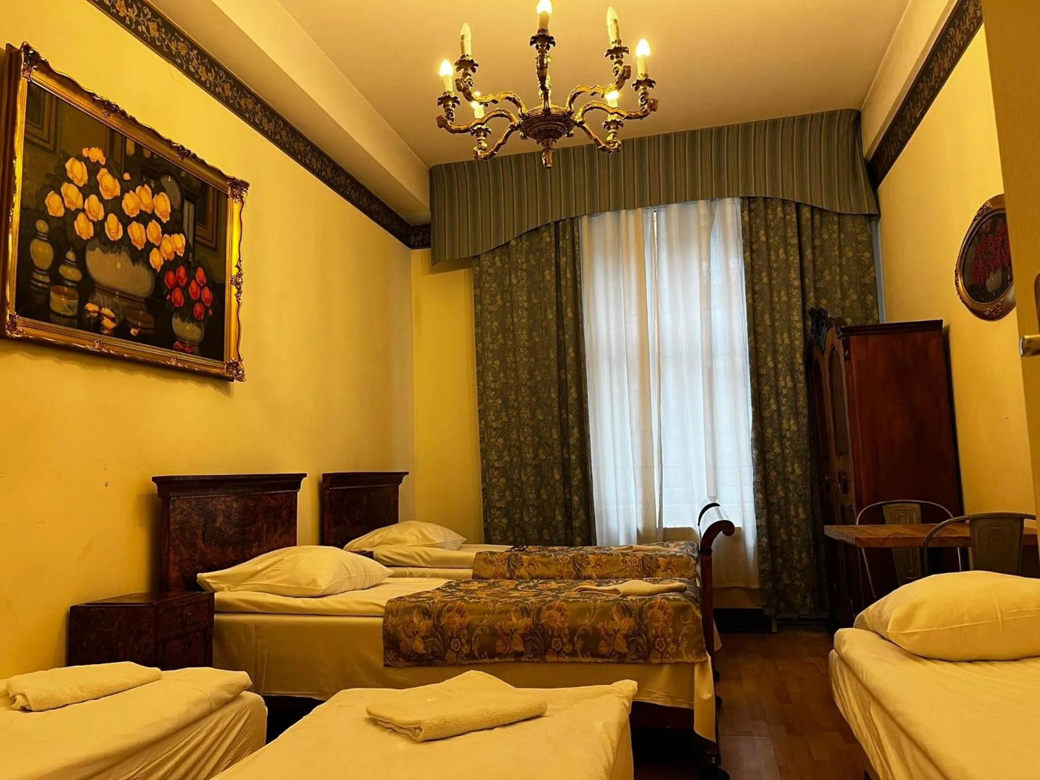 Photo of the whole room in Metropolitan Apartments