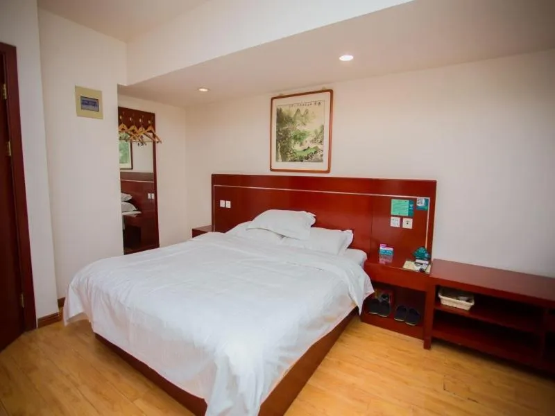 Bed in GreenTree Inn Shandong Binzhou Wanda Plaza Huangheshilu Express Hotel
