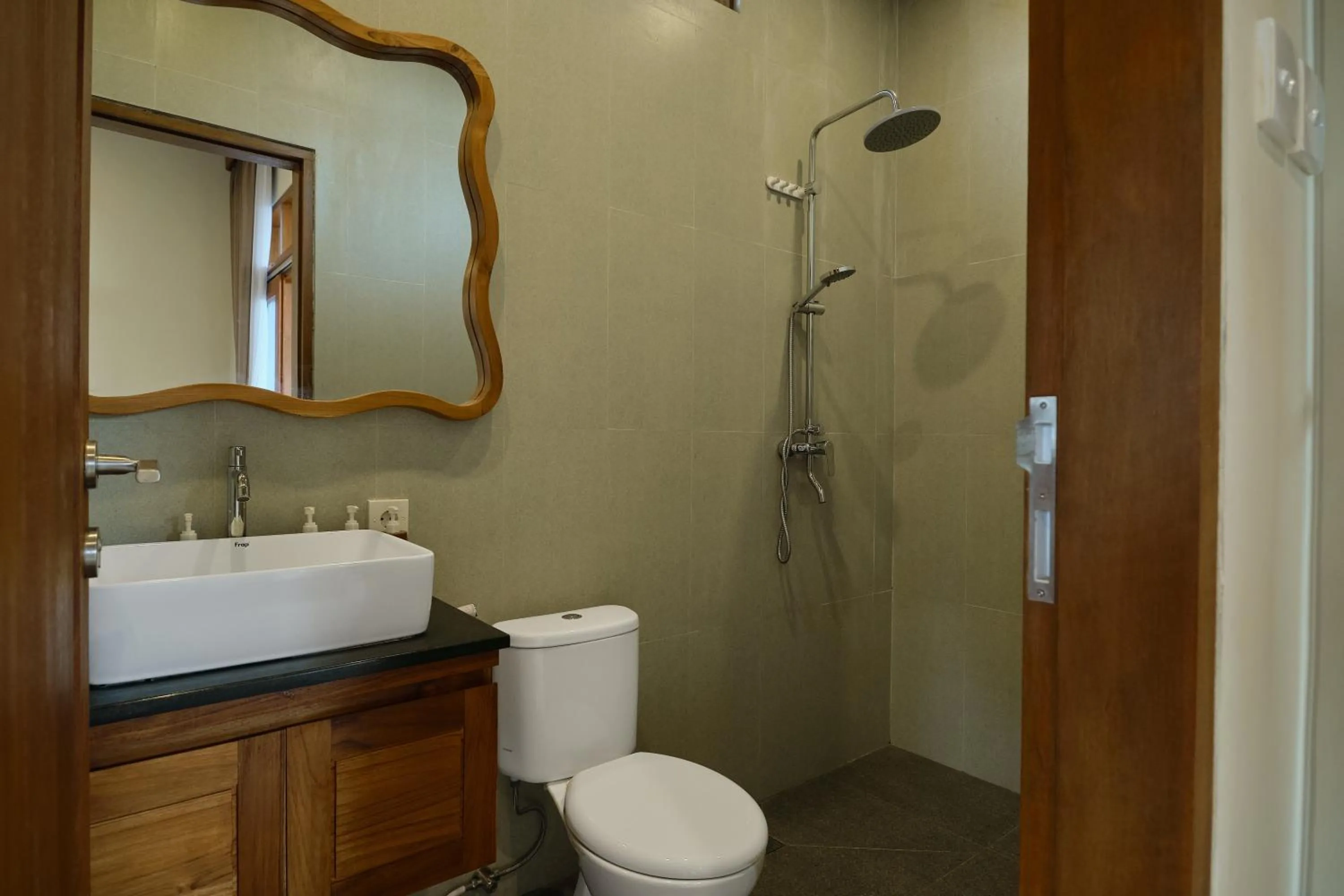 Shower in D'bale Ananda Villa Ubud