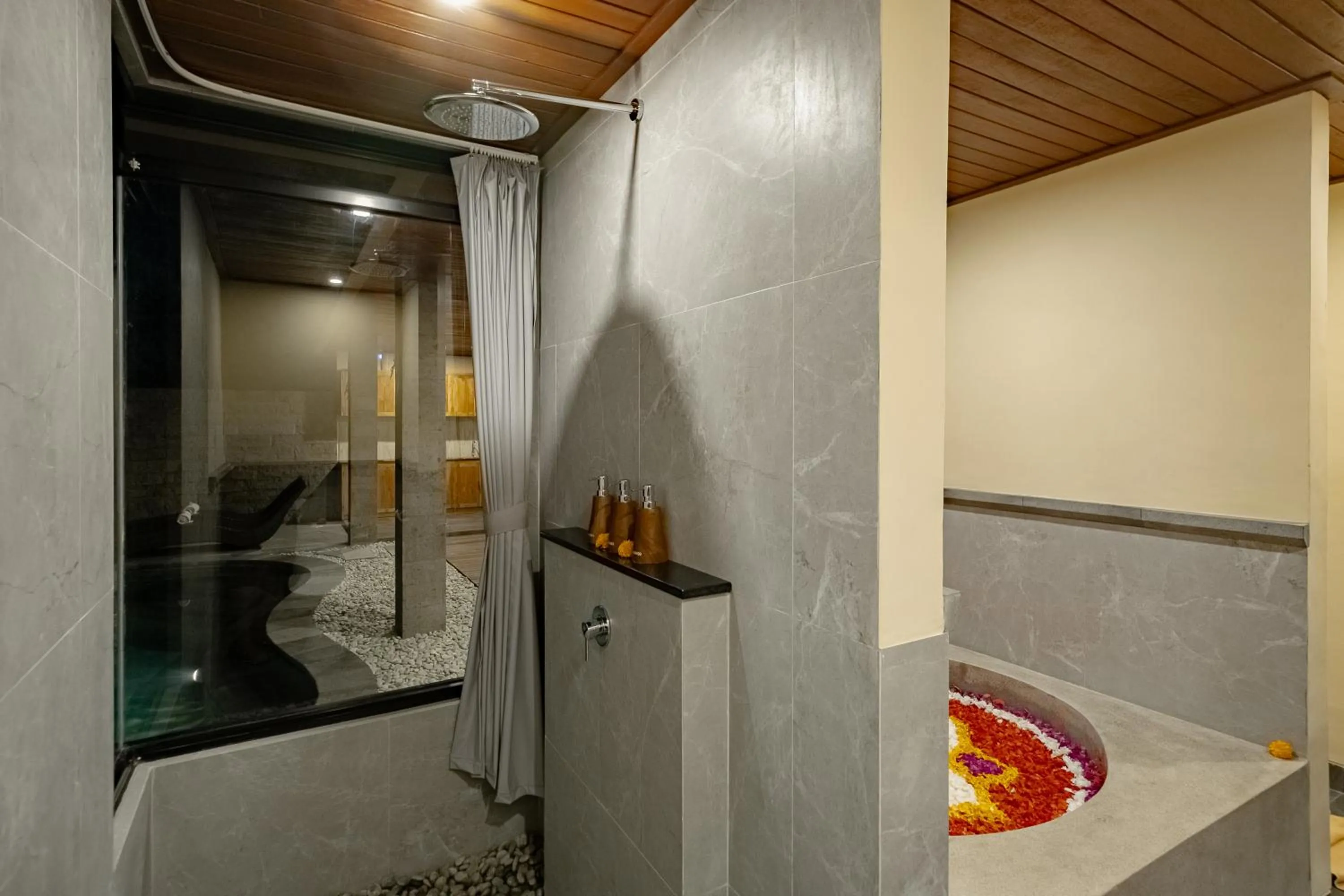 Shower in D'bale Ananda Villa Ubud