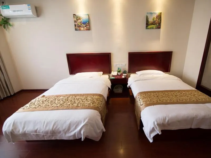 Bed in GreenTree Inn AnHui GuangDe ZhongYang LeCheng Business Hotel