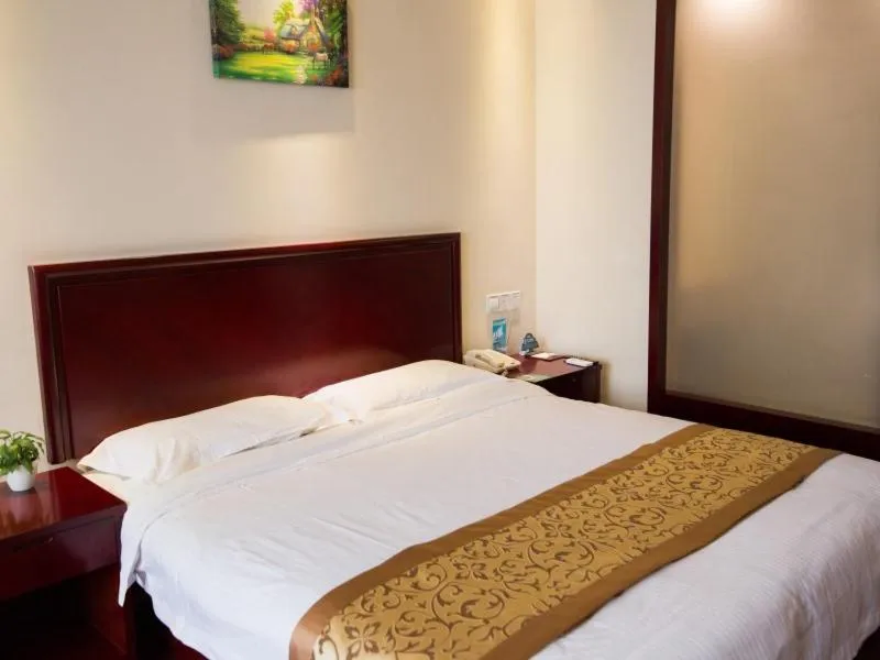 Bed in GreenTree Inn AnHui GuangDe ZhongYang LeCheng Business Hotel