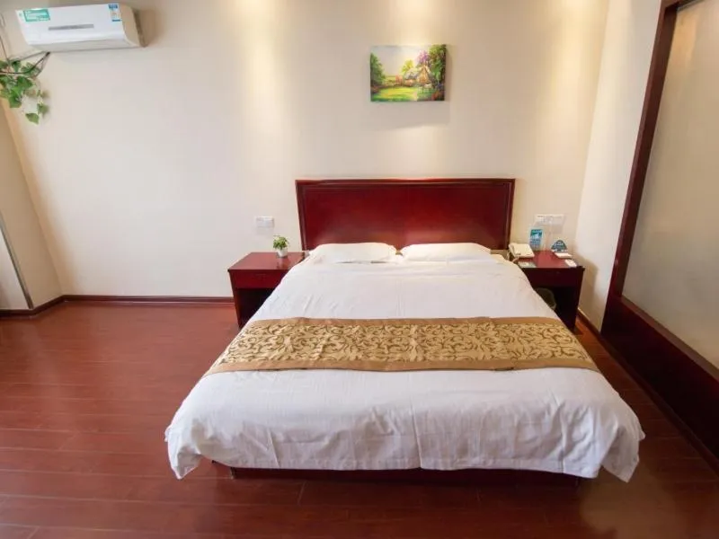 Bed in GreenTree Inn AnHui GuangDe ZhongYang LeCheng Business Hotel