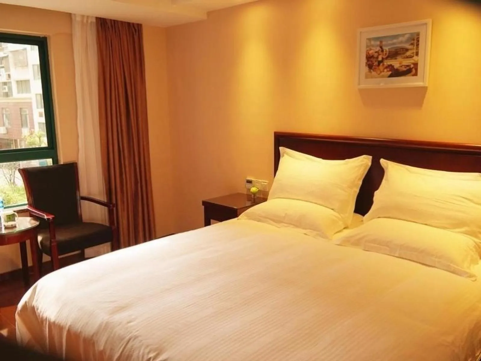 Bed in GreenTree Inn Anhui Lu’an Huoshan Yingjia Avenue Business Hotel