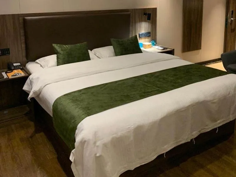 Bed in GreenTree Inn Anhui Lu’an Huoshan Yingjia Avenue Business Hotel