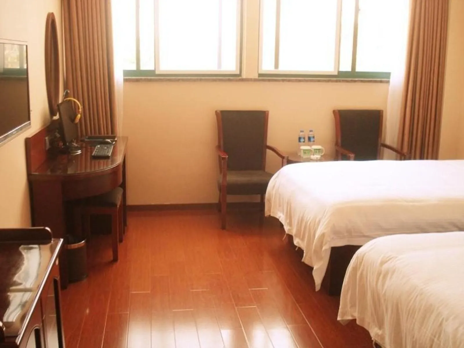 Bed in GreenTree Inn Anhui Lu’an Huoshan Yingjia Avenue Business Hotel