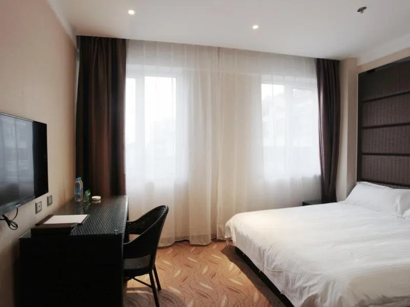 Bed in GreenTree Inn ShanDong North WeiHai StationNorth International Bathing Beach Business Hotel