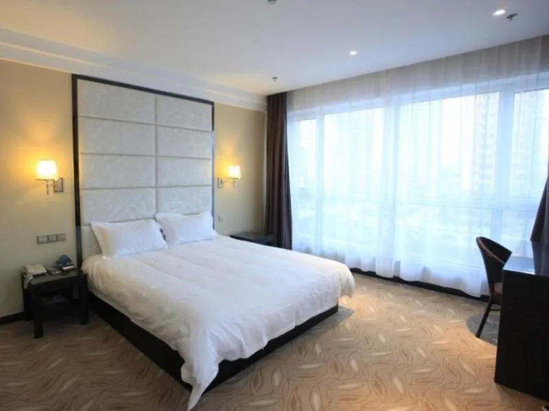 Bed in GreenTree Inn ShanDong North WeiHai StationNorth International Bathing Beach Business Hotel
