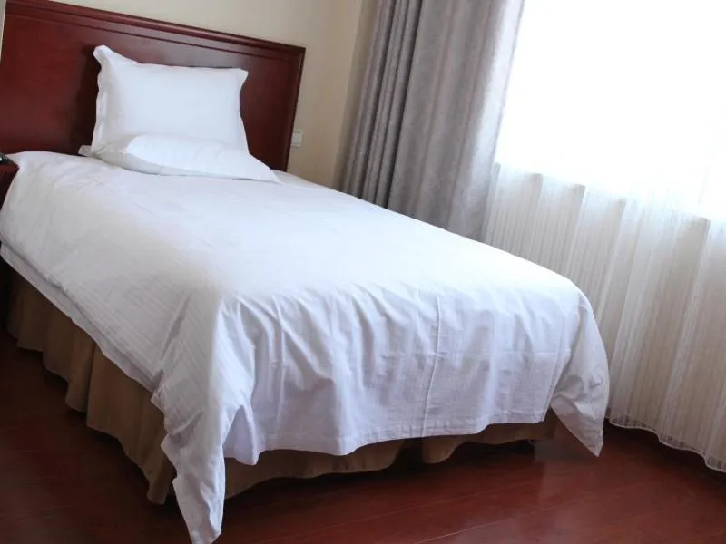 Bed in GreenTree Inn Shandong Weihai Wendeng Darunfa Business Hotel