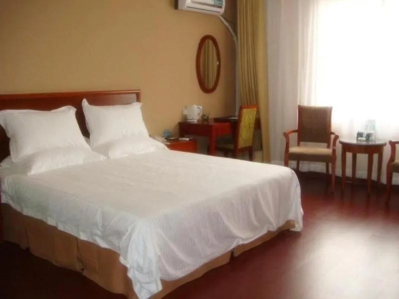 Bed in GreenTree Inn Shandong Rizhao University City Express Hotel