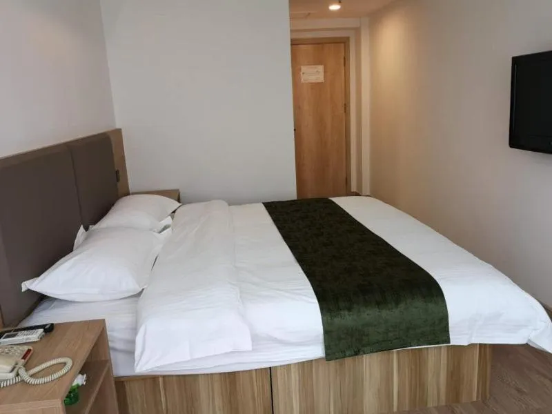 Bed in GreenTree Inn Shandong Rizhao University City Express Hotel