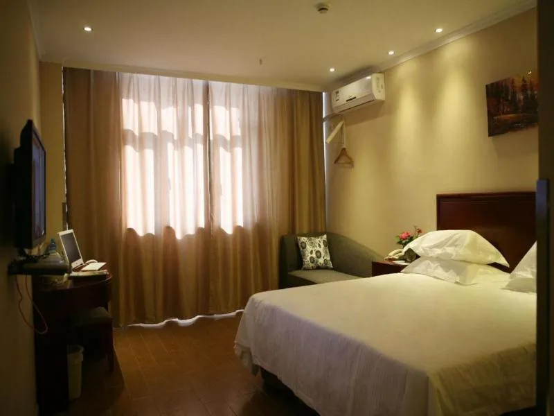 Bed in GreenTree Inn Xinjiang Tulufan North Xihuan Road Express Hotel