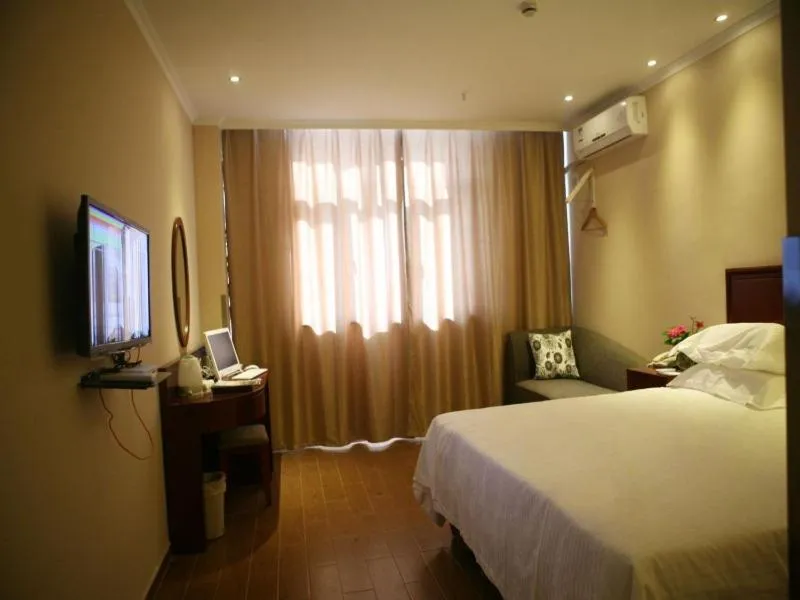 Bed in GreenTree Inn Xinjiang Tulufan North Xihuan Road Express Hotel