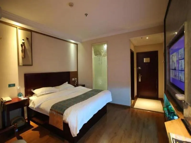 Bed in GreenTree Inn JiangSu WuXi YangJian XiHu Road Express Hotel