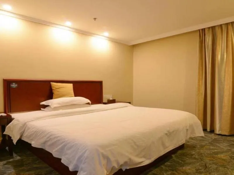 Bed in GreenTree Inn JiangSu ZhenJiang DingMao Industrial Park WoDe Square Express Hotel