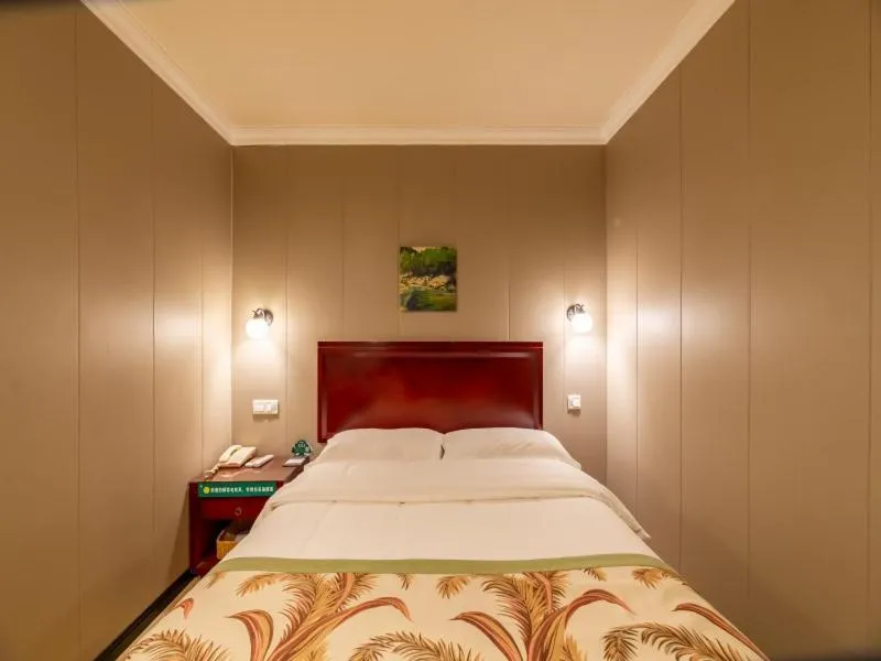 Bed in GreenTree Inn Jiangsu Suzhou Mudu Ancient Street Express Hotel