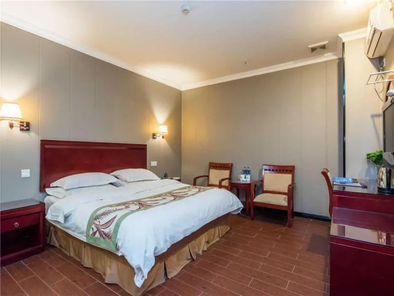 Bed in GreenTree Inn Jiangsu Suzhou Mudu Ancient Street Express Hotel