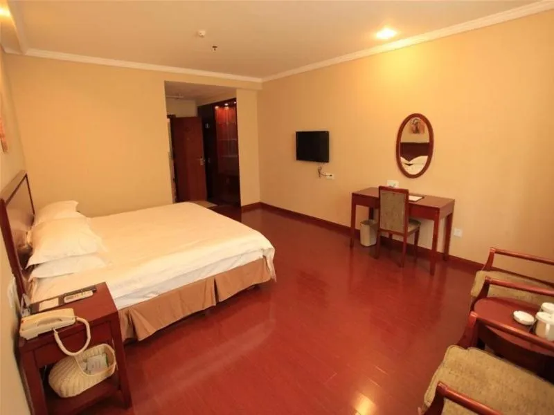 Bed in GreenTree Inn Yangzhou Slender West Lake South Gate Express Hotel