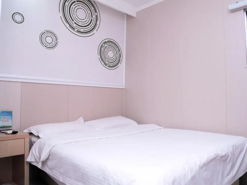 Bed in GreenTree Inn Jiangsu Yangzhou West Passenger Station Baixiang Road Express Hotel