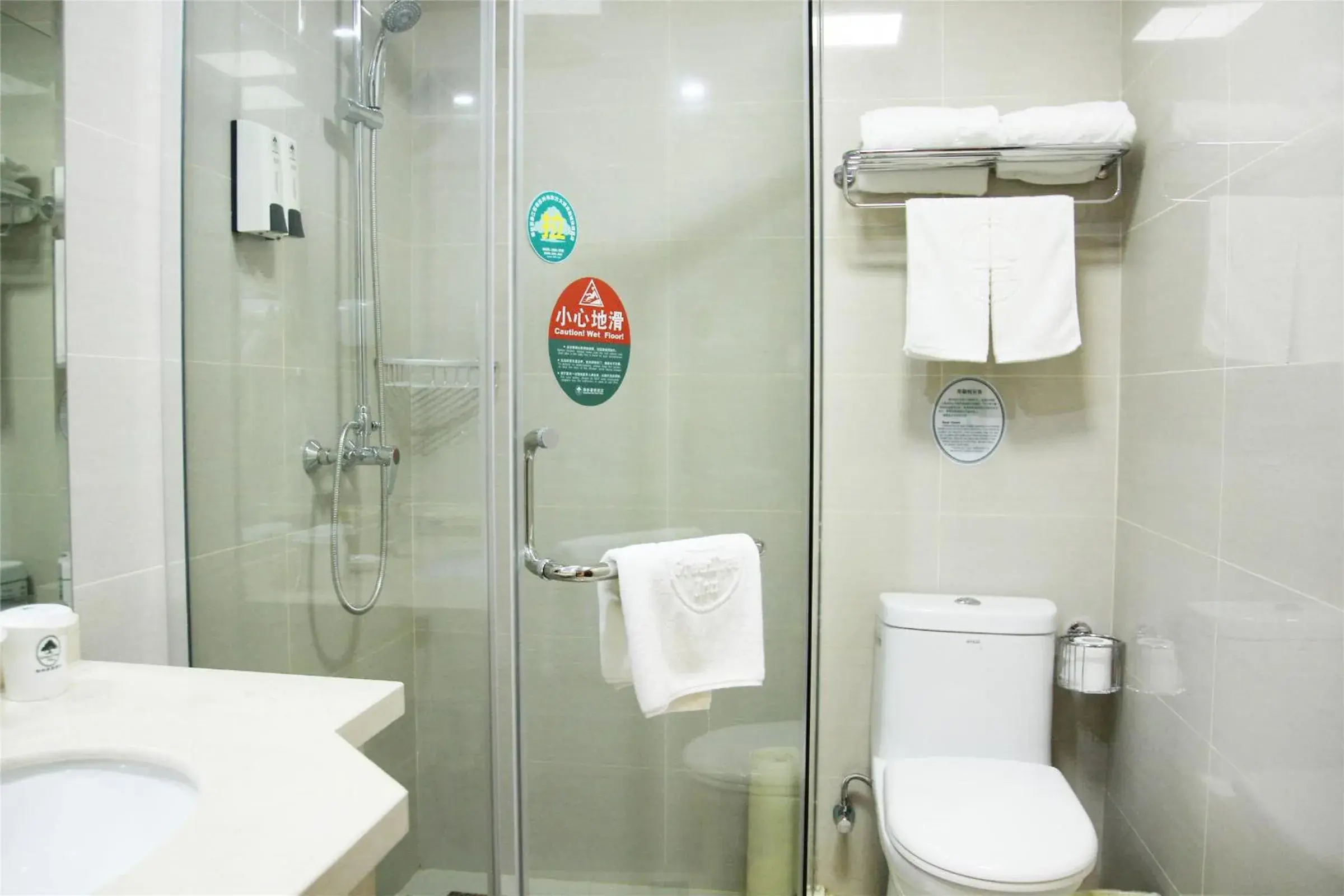 Bathroom in GreenTree Inn Jiangsu Yancheng Dongtai Jianggang Yingbin Road Gangcheng Avenue Business Hotel Bathroom in GreenTree Inn Jiangsu Yancheng Dongtai Jianggang Yingbin Road Gangcheng Avenue Business Hotel