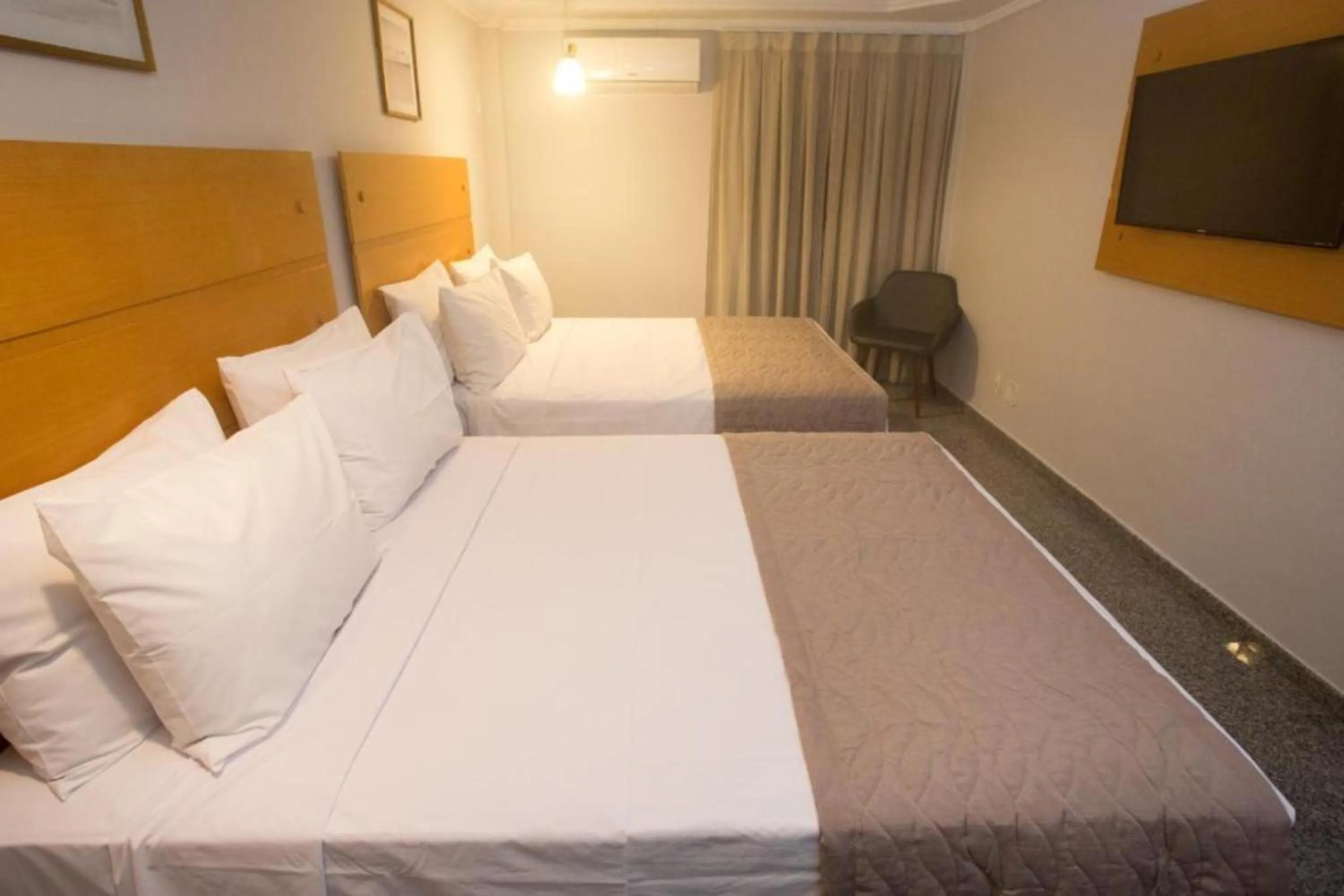 Bed in Regency Copacabana Hotel