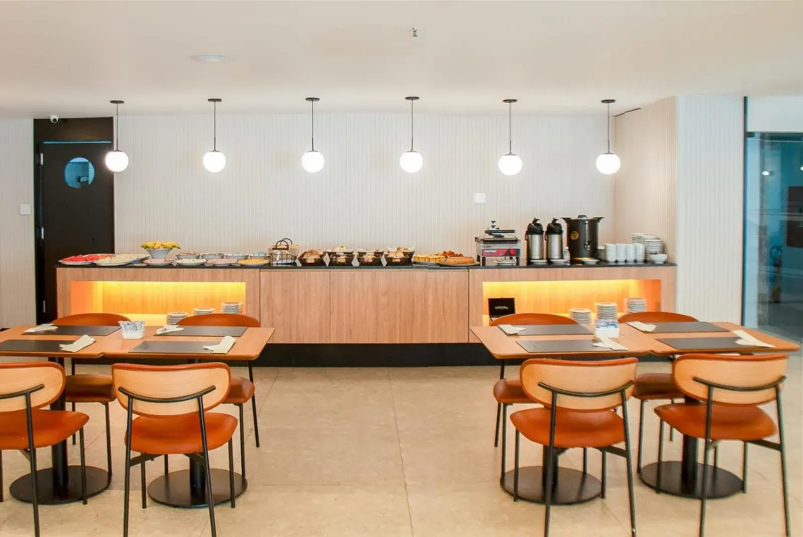 Restaurant/places to eat in Regency Copacabana Hotel Restaurant/places to eat in Regency Copacabana Hotel