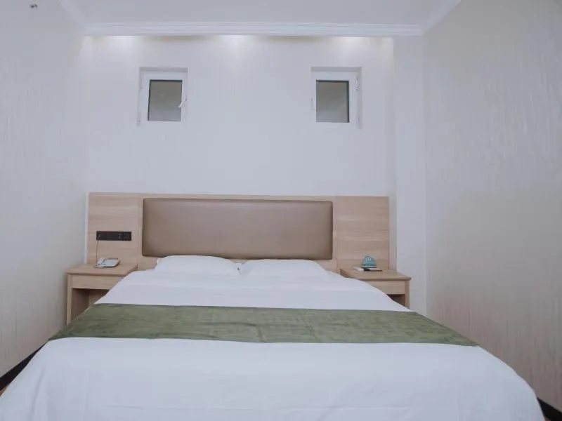 Bed in GreenTree Inn JiangSu HuaiAn North ChengDe Road East BeiJing Road Express Hotel