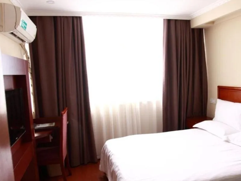 Bed in GreenTree Inn Jiangsu Huaian Chuzhou Avenue Business Hotel