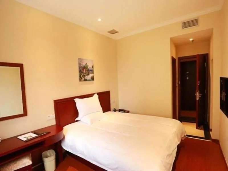 Bed in GreenTree Inn Jiangsu Lianyungang Donghai New Bus Station Express Hotel