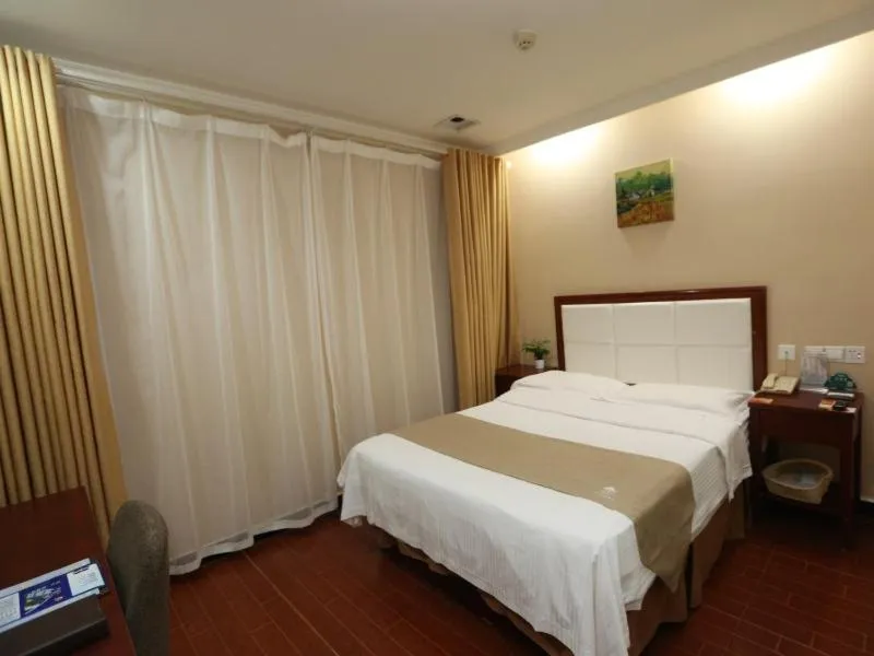 Bed in GreenTree Inn Jiangsu Suqian Sihong RenminS)Road Walking Street Express Hotel