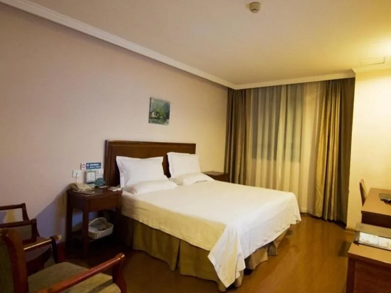 Bed in GreenTree Inn Jiangsu Suqian Sihong RenminS)Road Walking Street Express Hotel
