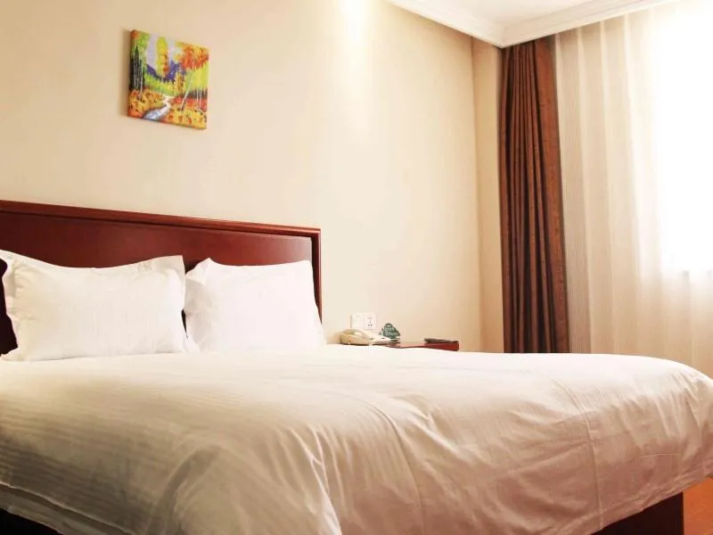 Bed in GreenTree Inn Shandong Qingdao Development District SDUST Express Hotel