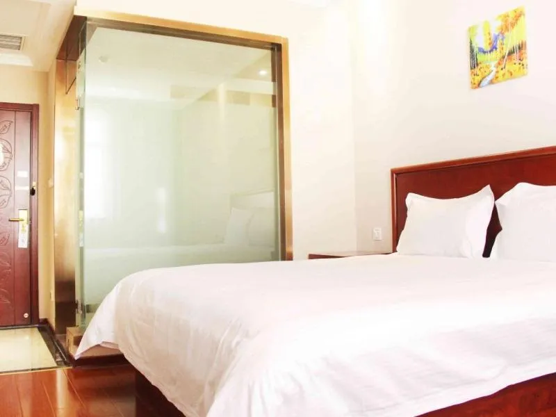 Bed in GreenTree Inn Shandong Qingdao Development District SDUST Express Hotel