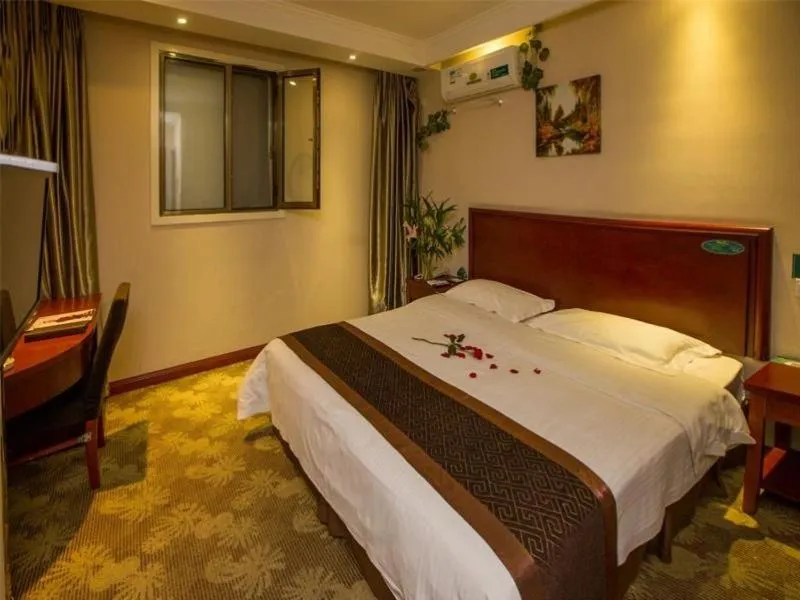 Bed in Greentree Inn Anhui Hefei South High-speed Rail Station Fanhua Avenue Haiheng Express Hotel