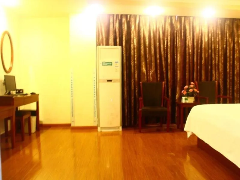 Bed in GreenTree Inn Anhui Hefei Lujiang Yulongwan Express Hotel