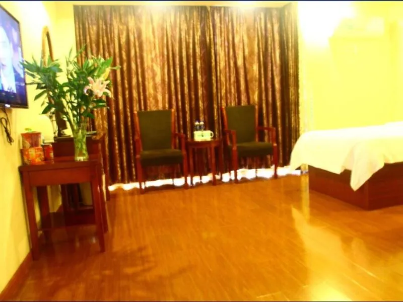 Bed in GreenTree Inn Anhui Hefei Lujiang Yulongwan Express Hotel