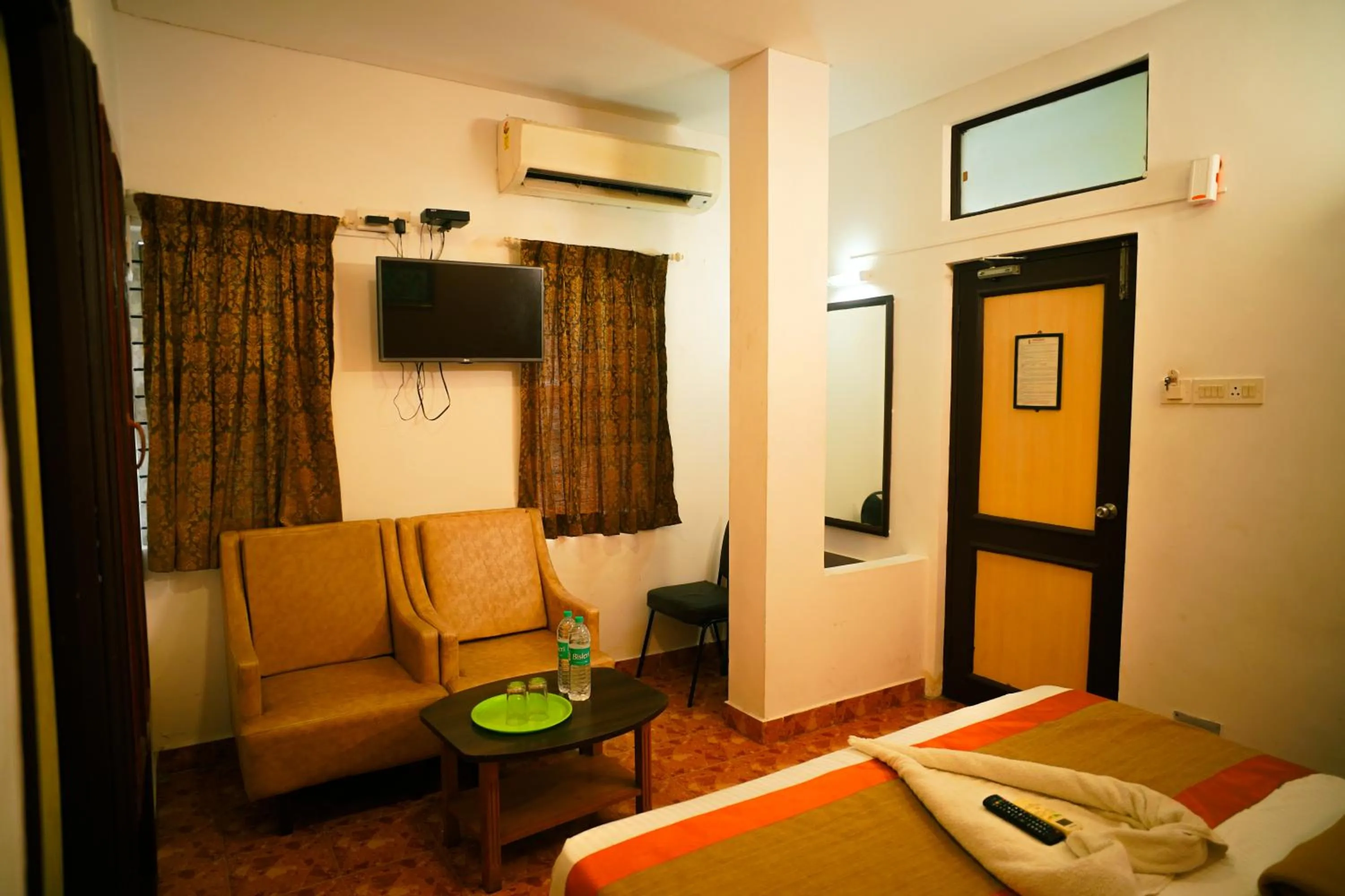 Bed in Hotel Raaj Bhaavan