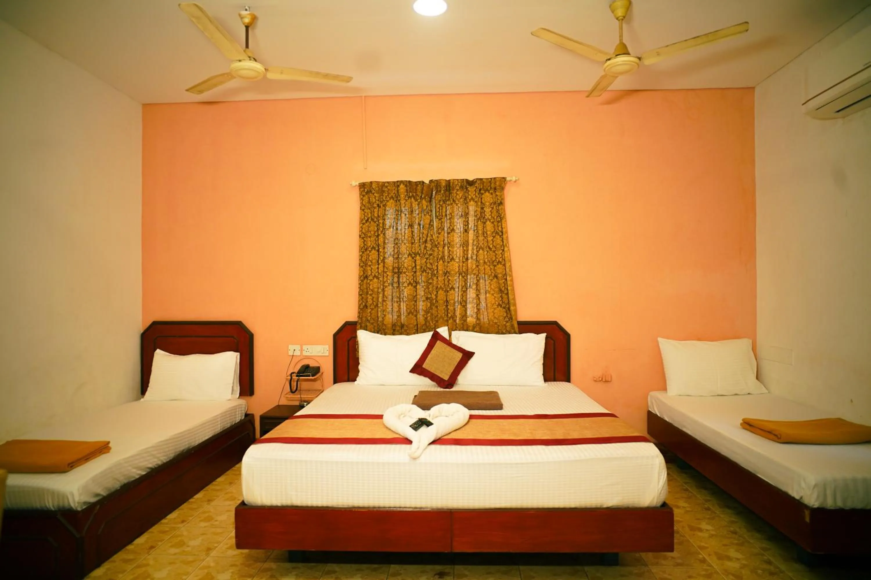Bed in Hotel Raaj Bhaavan