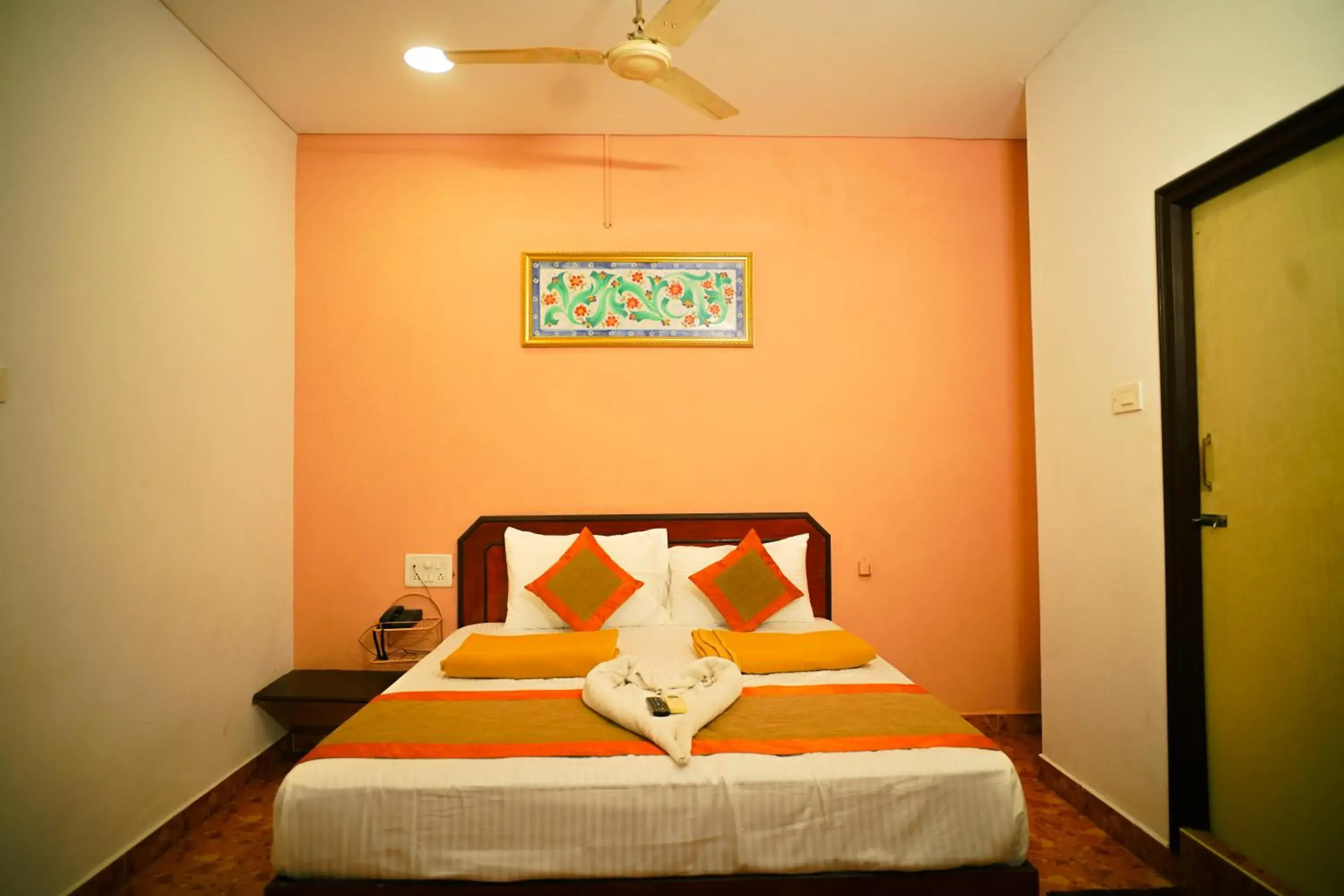Deluxe Double Room in Hotel Raaj Bhaavan Deluxe Double Room in Hotel Raaj Bhaavan