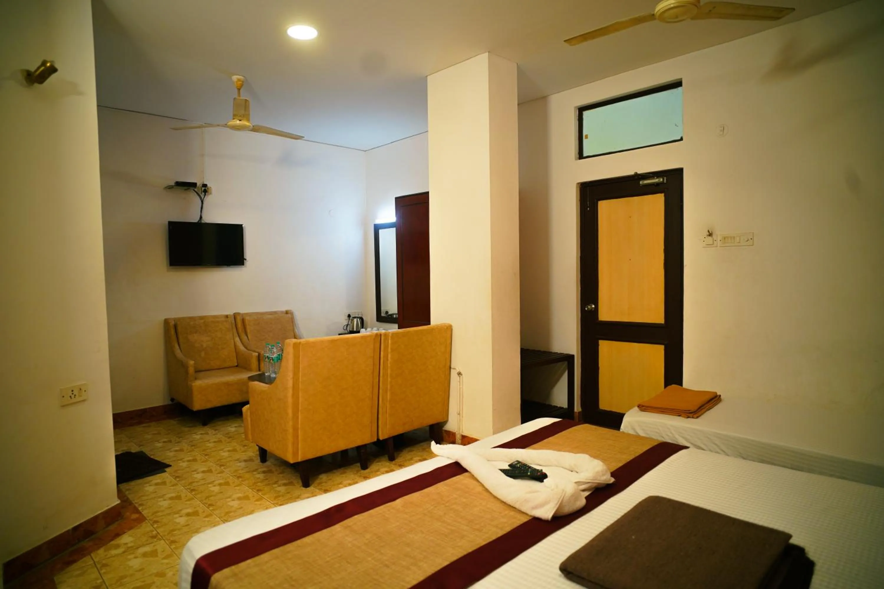 Bed in Hotel Raaj Bhaavan
